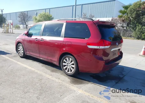2011 Toyota Sienna Limited V6 z USA, uszkodzony, nr VIN 5TDYK3DC0BS021577